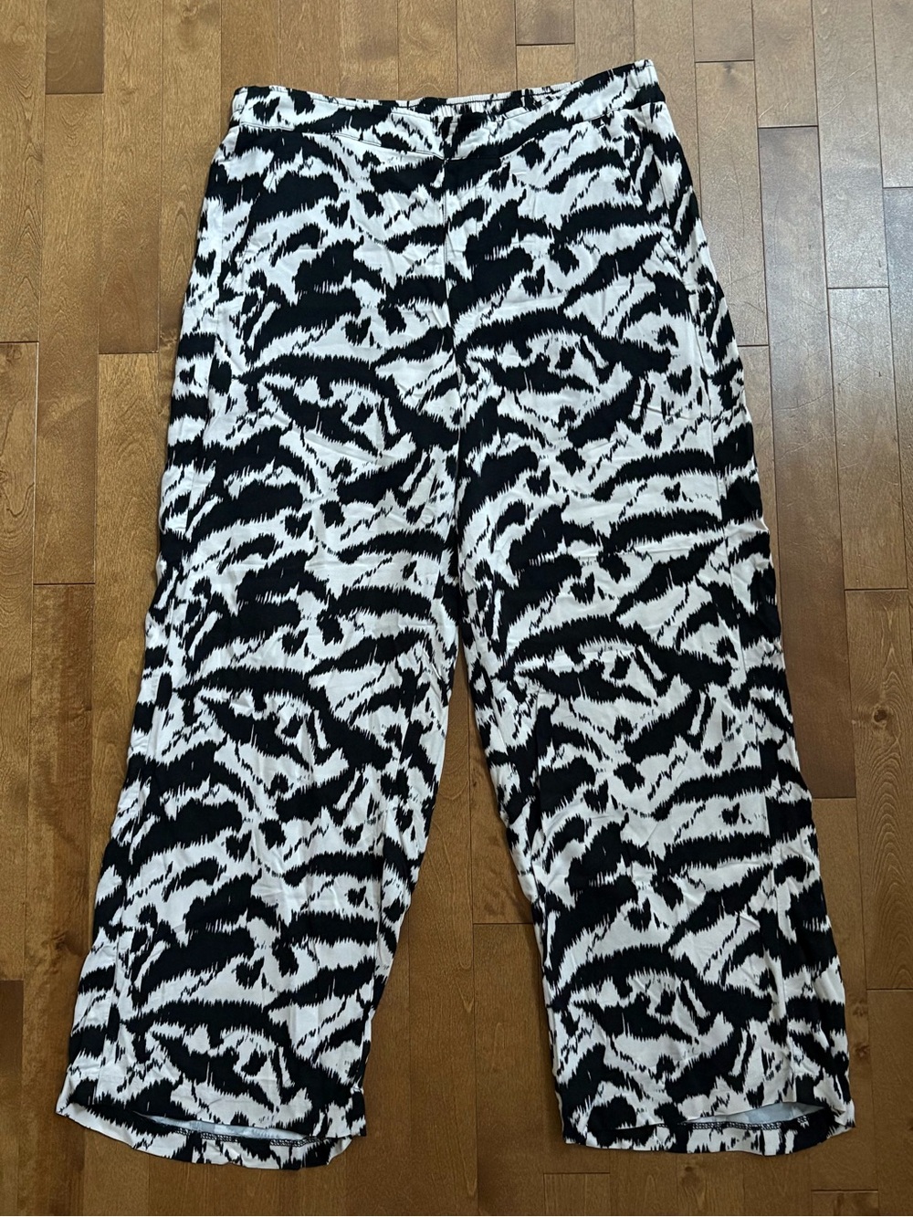 Old Navy Women's Black & White Abstract Printed Wide-Leg Pants - Size Large
